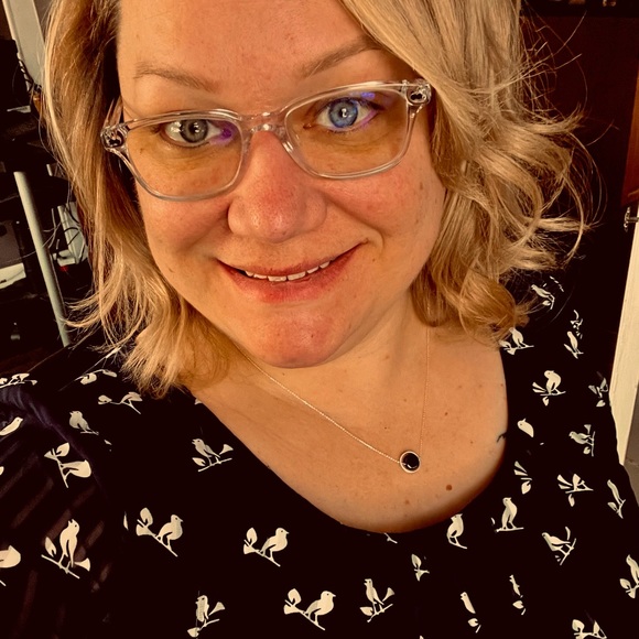 Meet your Posher, Monica - Picture 2 of 9